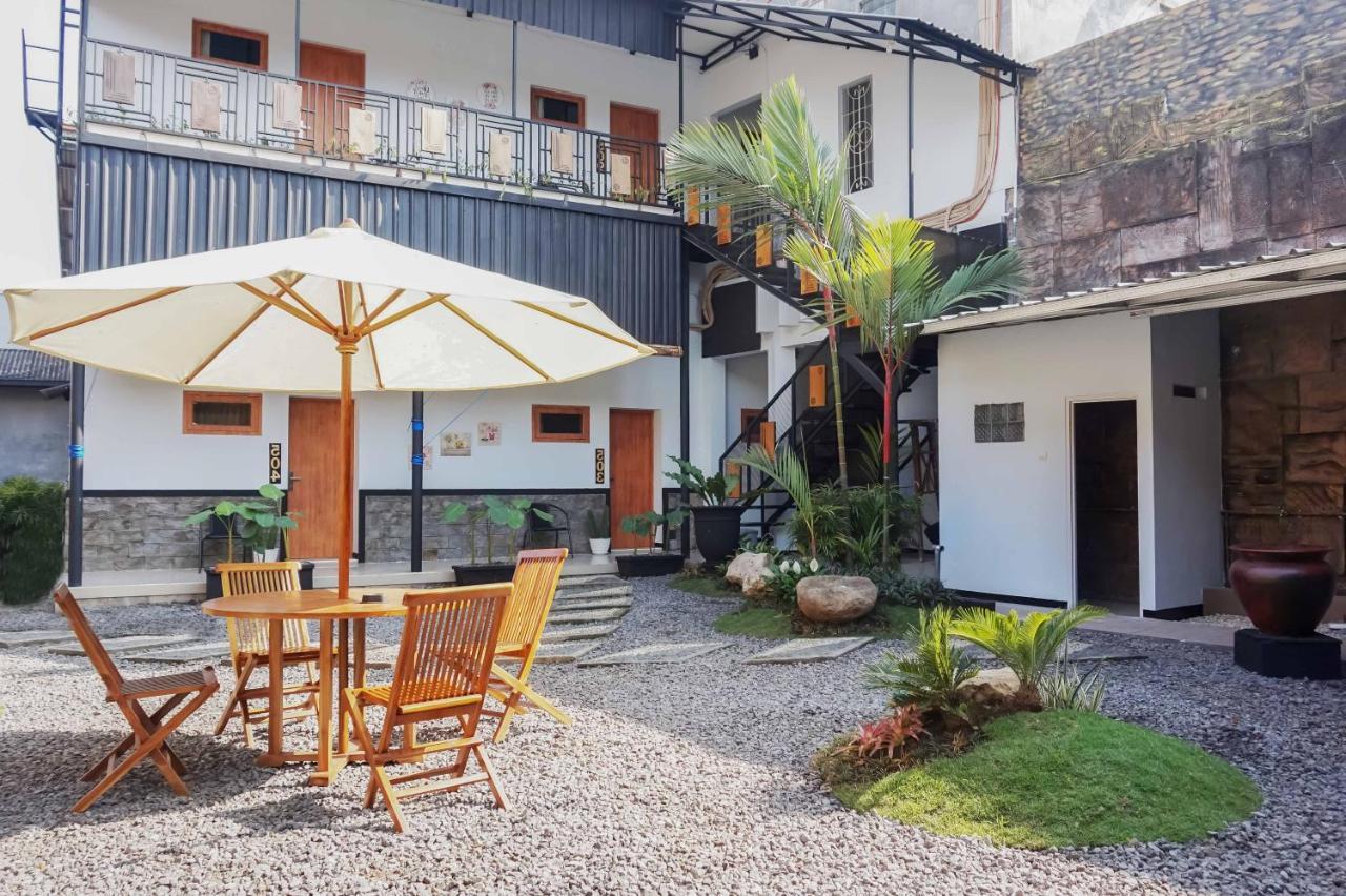 Reddoorz Near Velodrome Malang 2 Hotel Ngadipuro Exterior photo